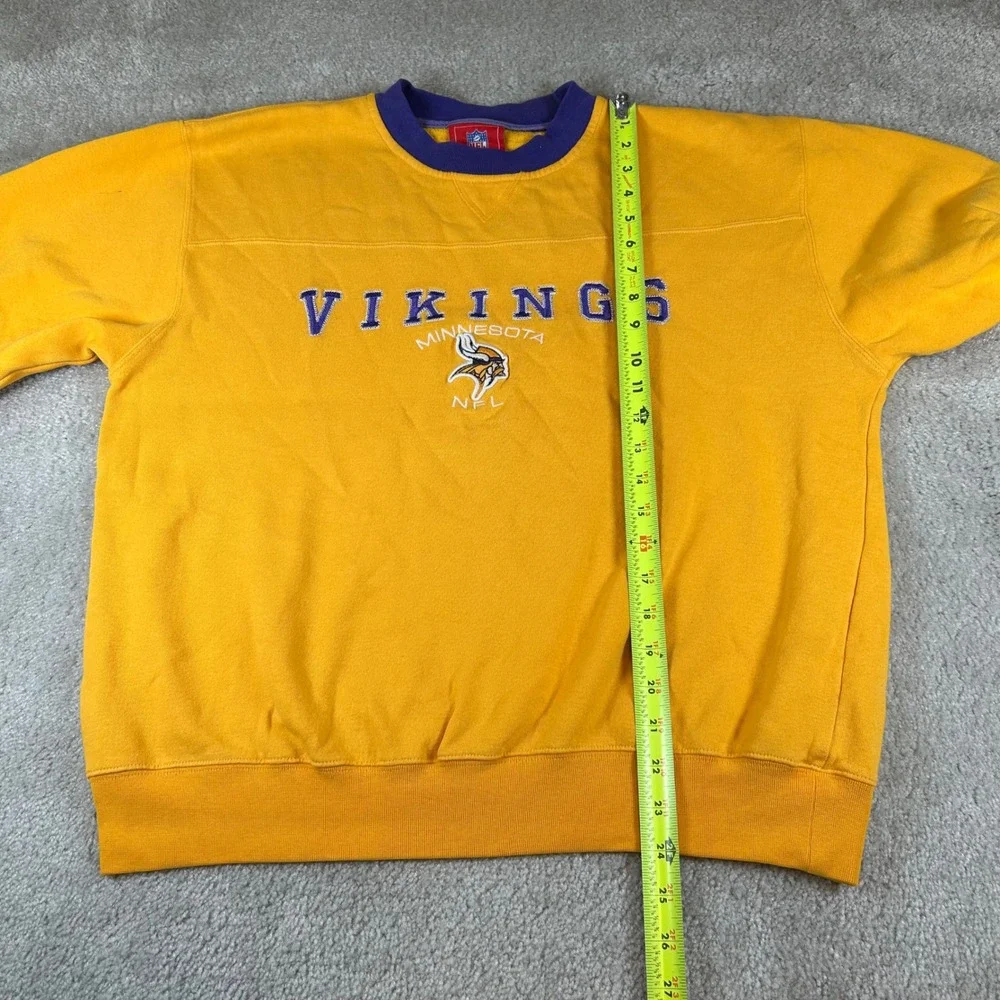 NFL Minnesota Vikings Sweatshirt Mens Medium Gold Purple Embroidered Crewneck